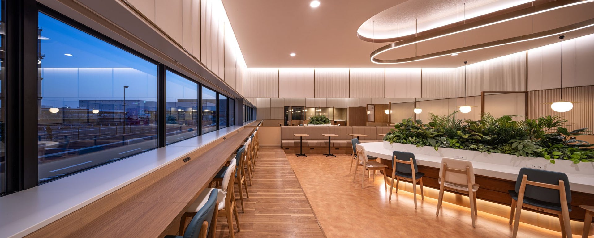 周囲を海とコンテナターミナルに囲まれた、福岡市で唯一の人工島に位置　T-LOGI福岡アイランドシティ